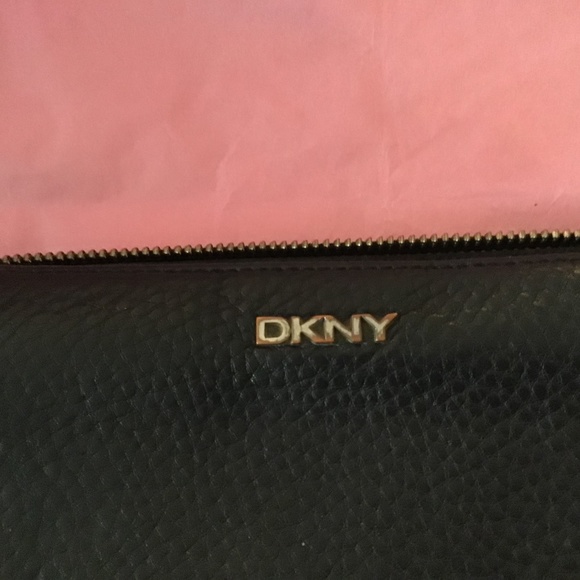 DKNY Large Black Pebbled Leather Zip Around Wallet - Picture 2 of 4